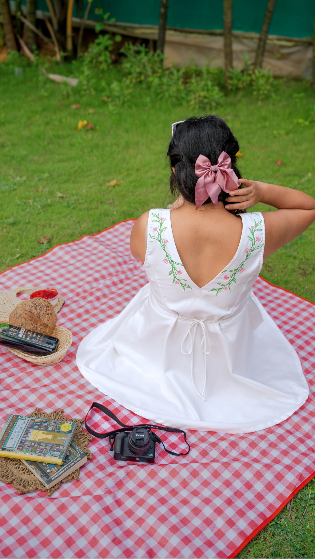 WOMEN'S EMBROIDERED SHORT DRESS