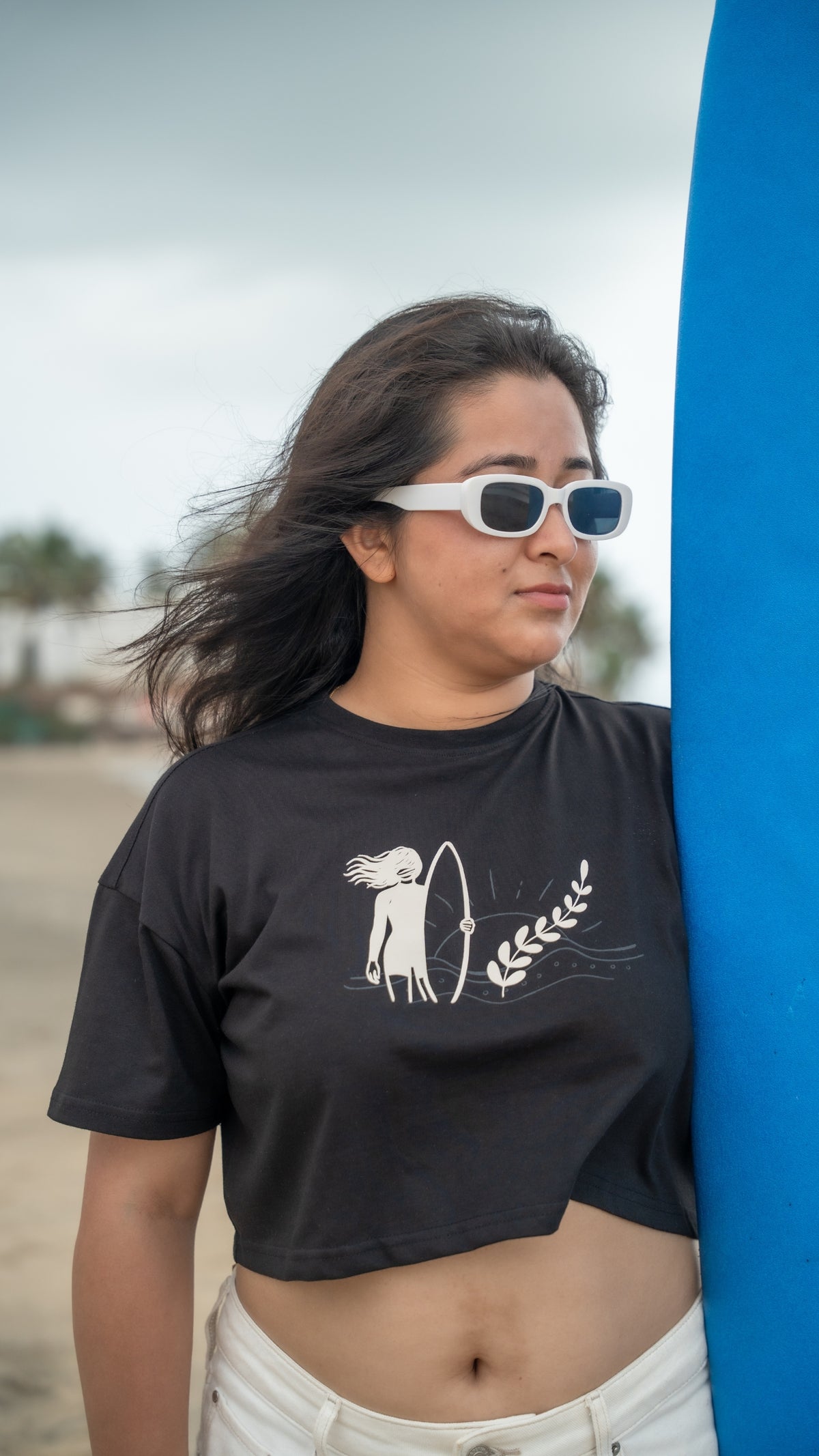 SURFER - WOMEN'S RELAXED CROP TSHIRT