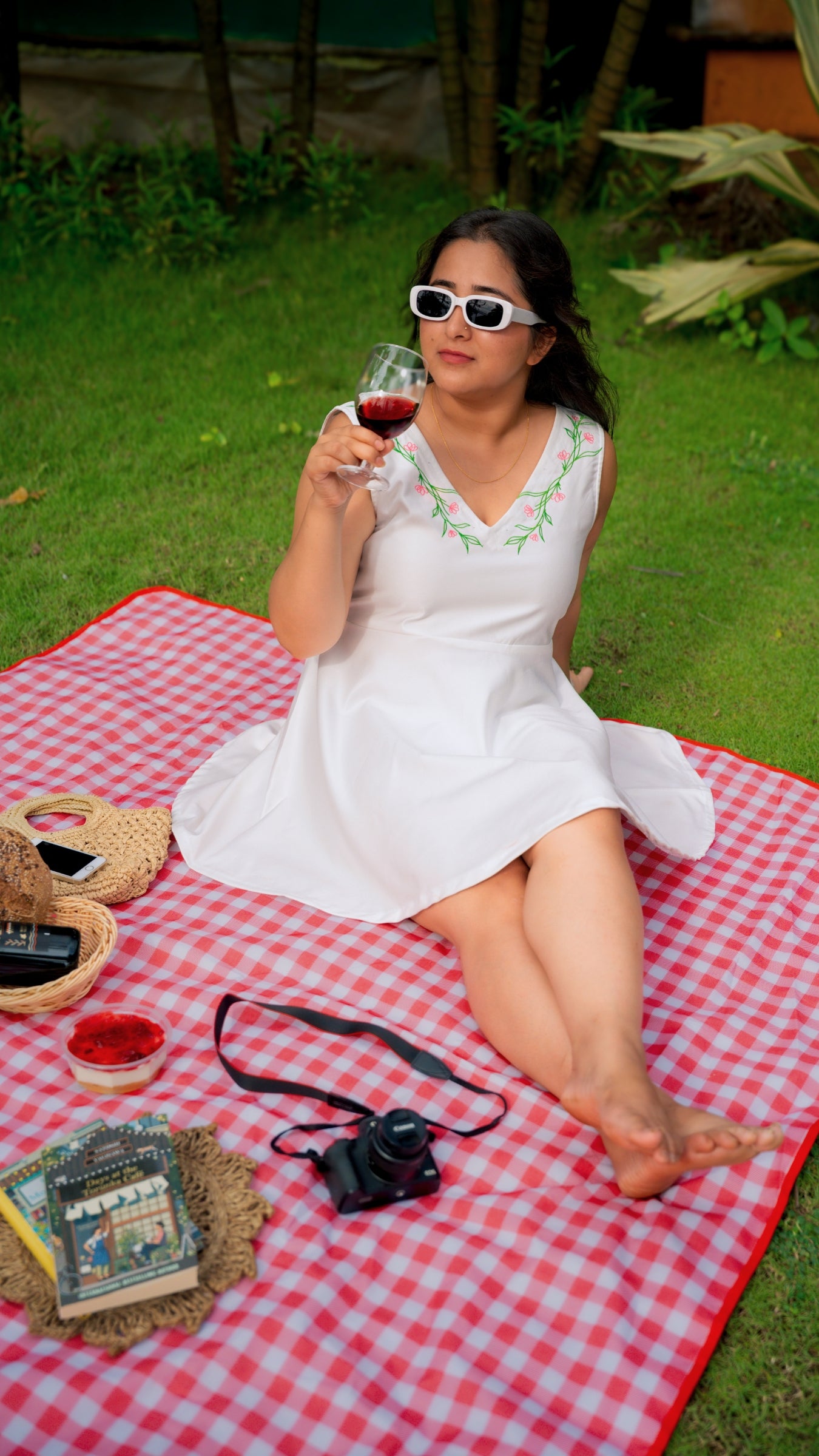 WOMEN'S EMBROIDERED SHORT DRESS