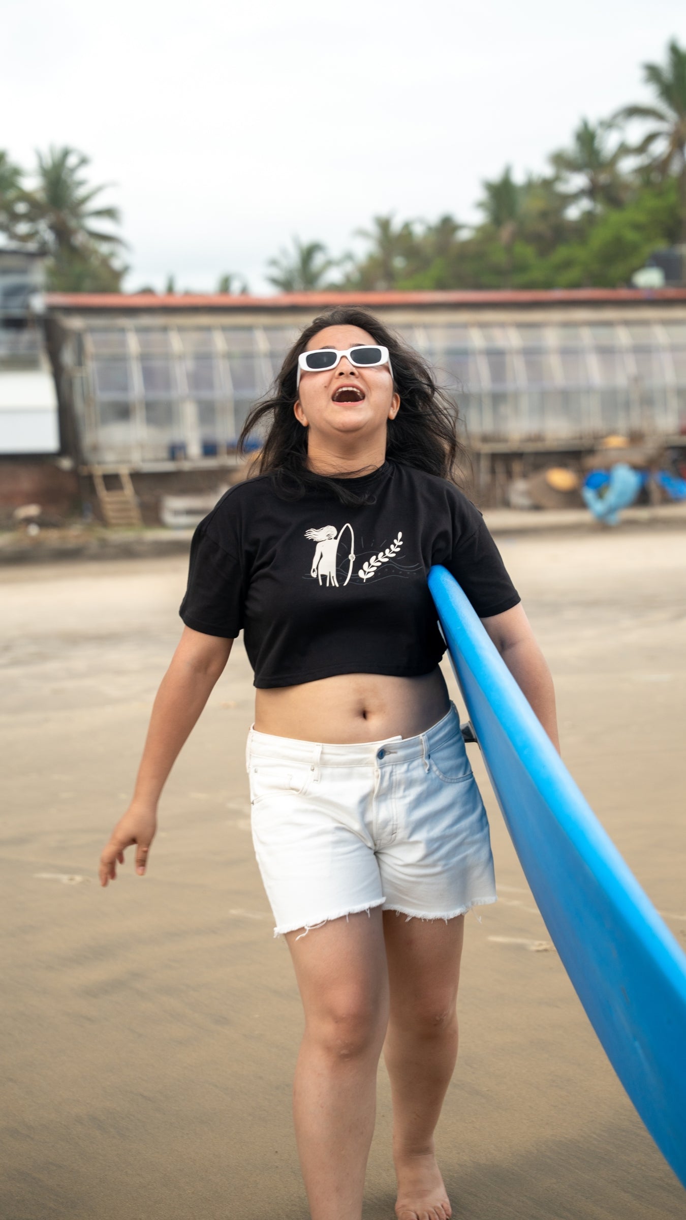 SURFER - WOMEN'S RELAXED CROP TSHIRT