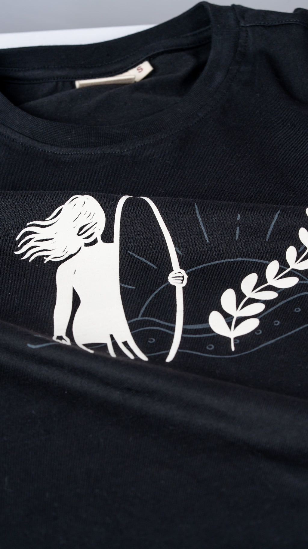 SURFER - WOMEN'S RELAXED CROP TSHIRT