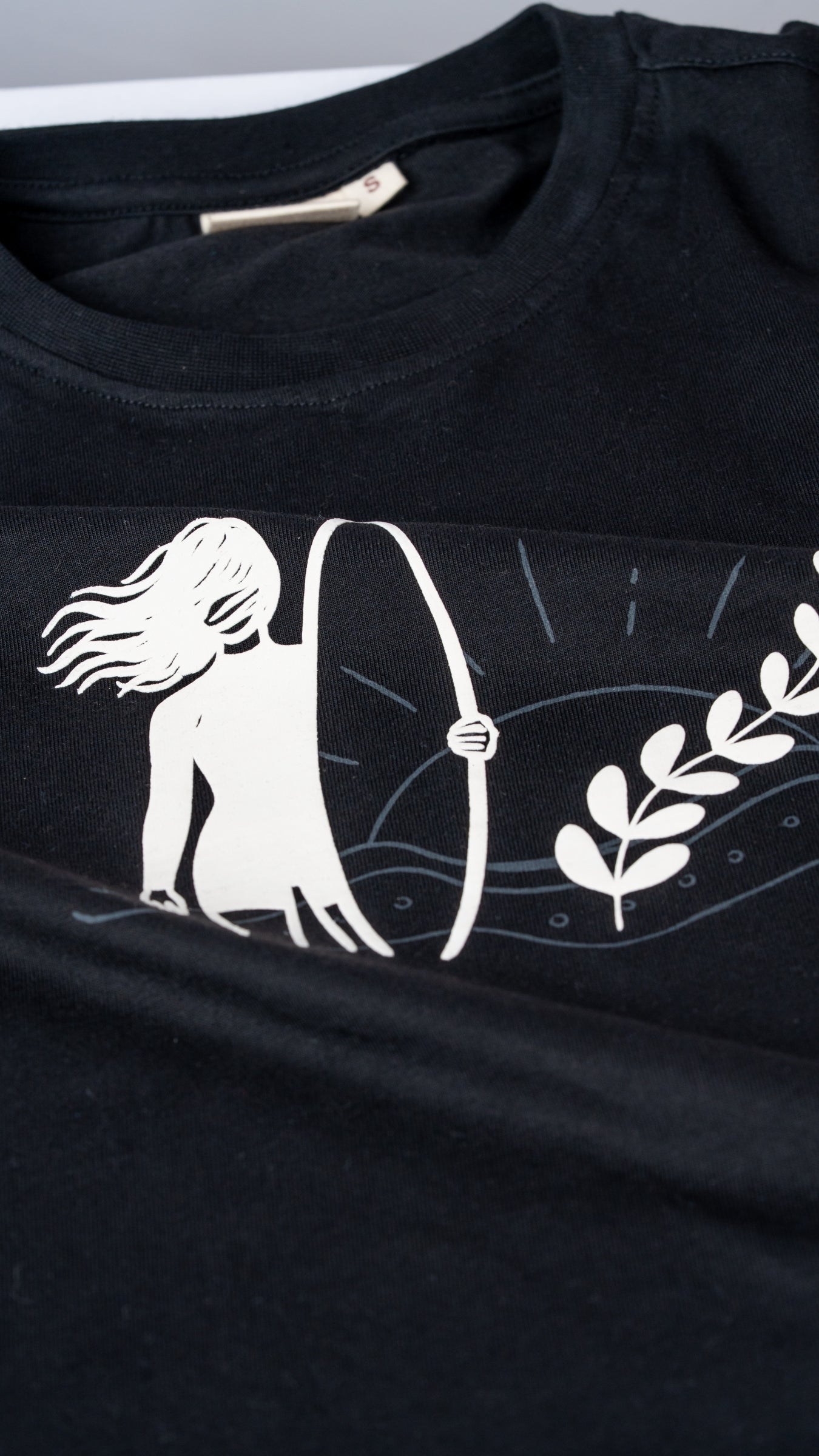 SURFER - WOMEN'S RELAXED CROP TSHIRT