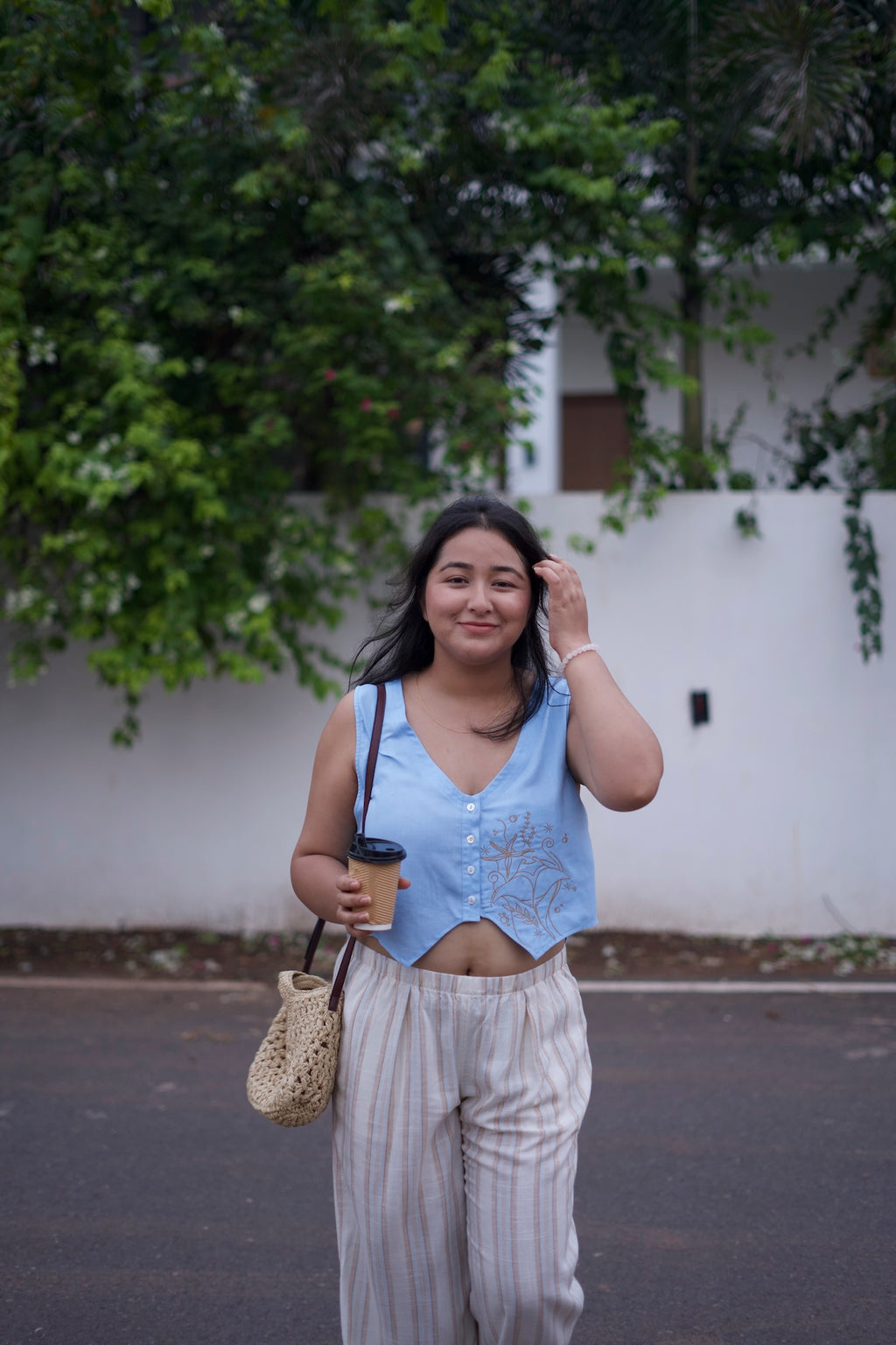 WOMEN'S EMBROIDERED CROPPED VEST TOP