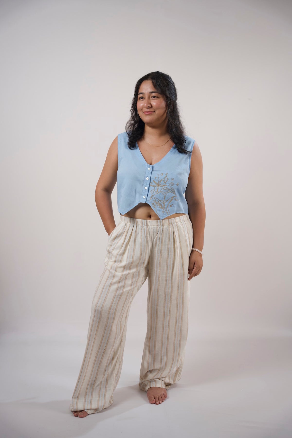 WOMEN'S EMBROIDERED CROPPED VEST TOP