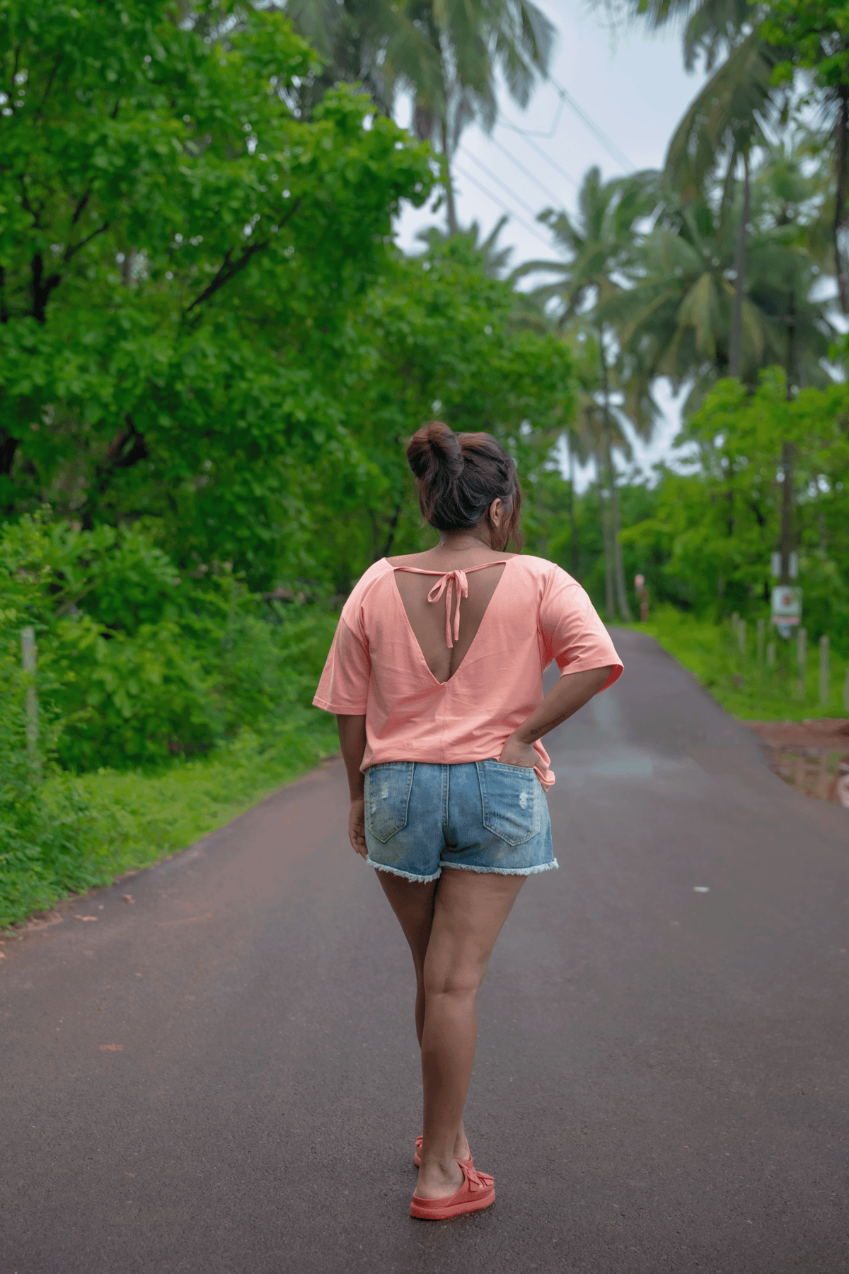 WOMEN'S LOOSE FIT BACKDROP TSHIRT