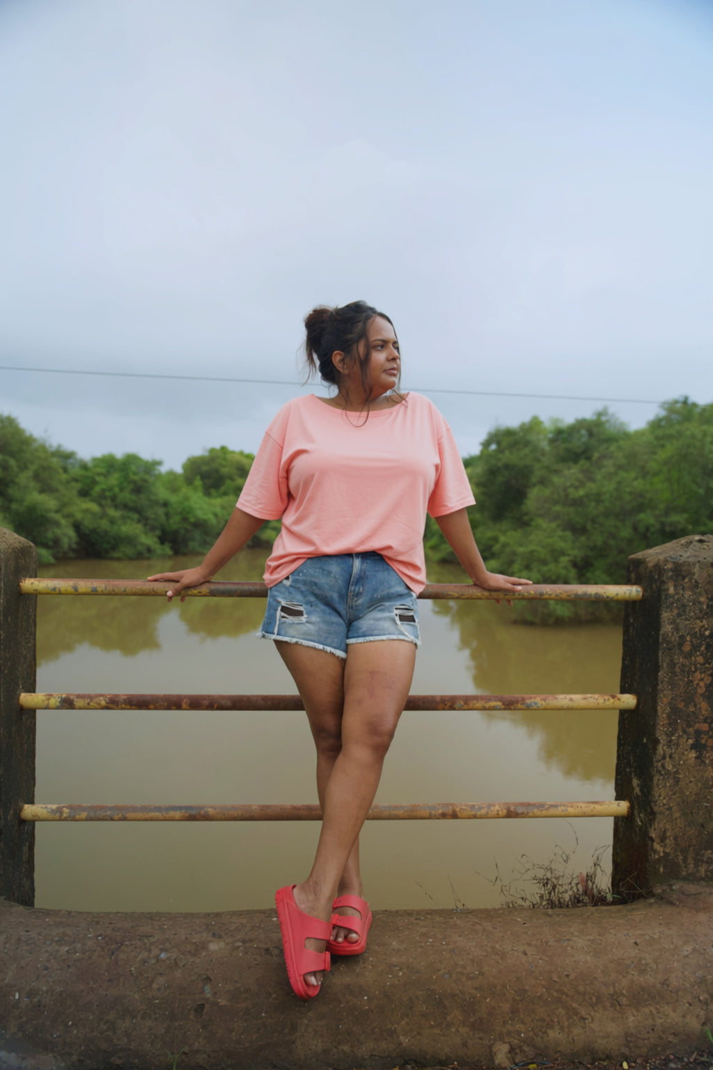 WOMEN'S LOOSE FIT BACKDROP TSHIRT