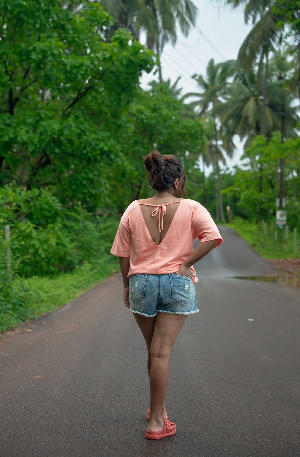 WOMEN'S LOOSE FIT BACKDROP TSHIRT